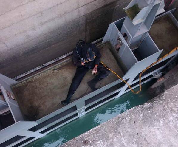 水下维修